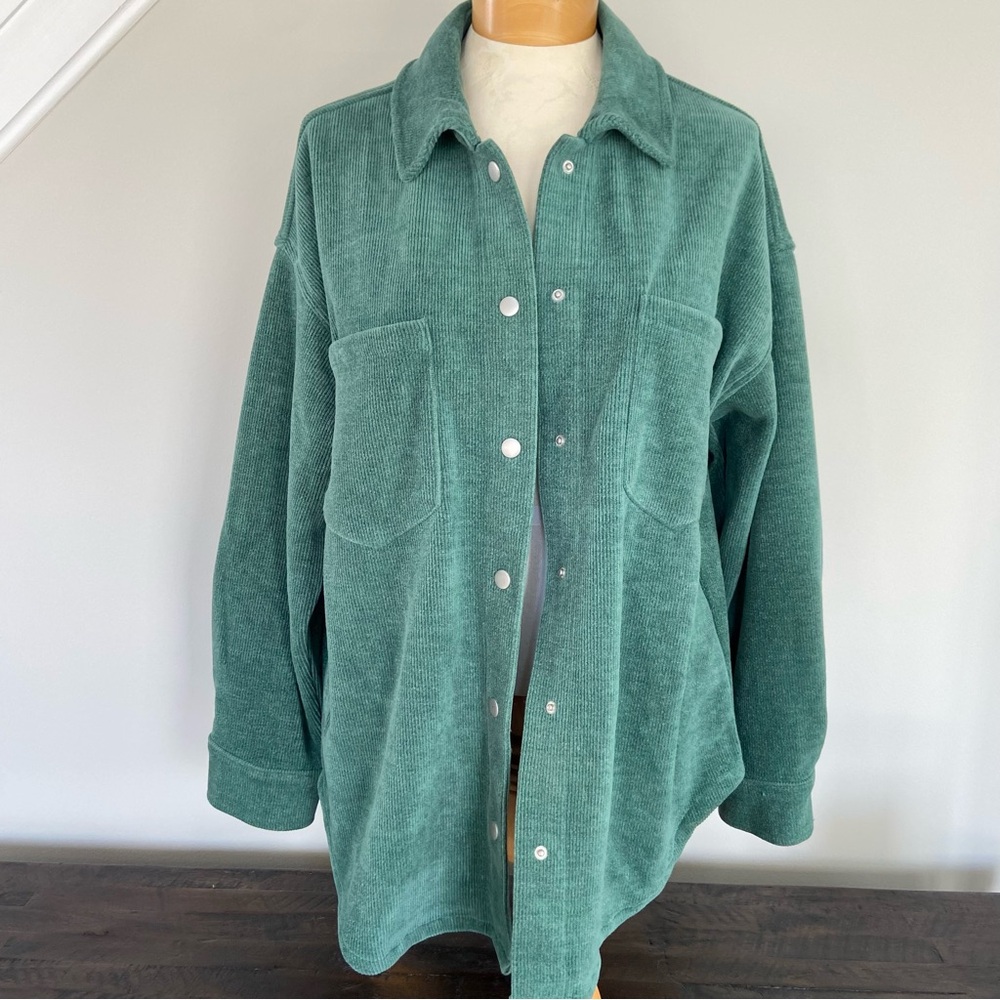 Forever 21 Green Corduroy Dolphin-Hem Shacket Oversized Size Medium